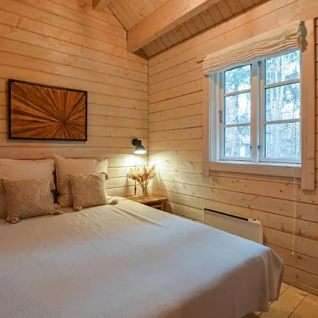 Amazing In W/ 5 Bedrooms Rørvig