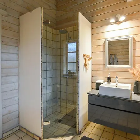 Amazing In W/ 5 Bedrooms Semesterbostad