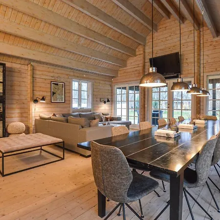 Amazing In W/ 5 Bedrooms