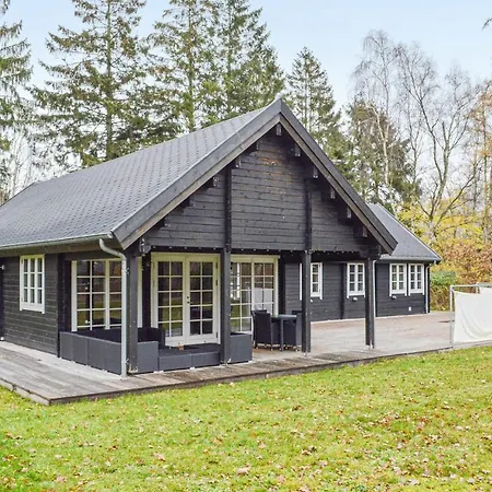 Amazing In W/ 5 Bedrooms Semesterbostad *